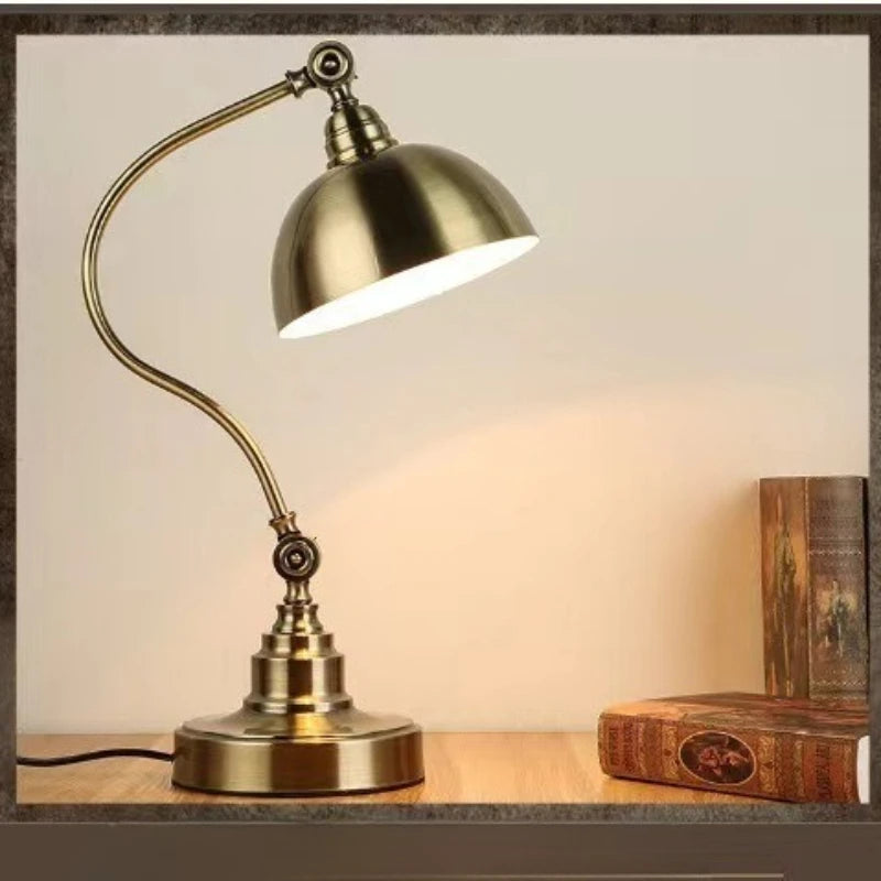 Luminária de Mesa Americana Ferro Forjado Bronze – Sala e Escritório