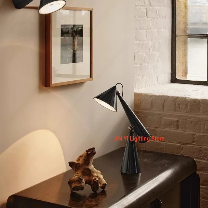 Luminária de Chão Cônica Portátil USB Nórdica – Arte para Sala e Quarto