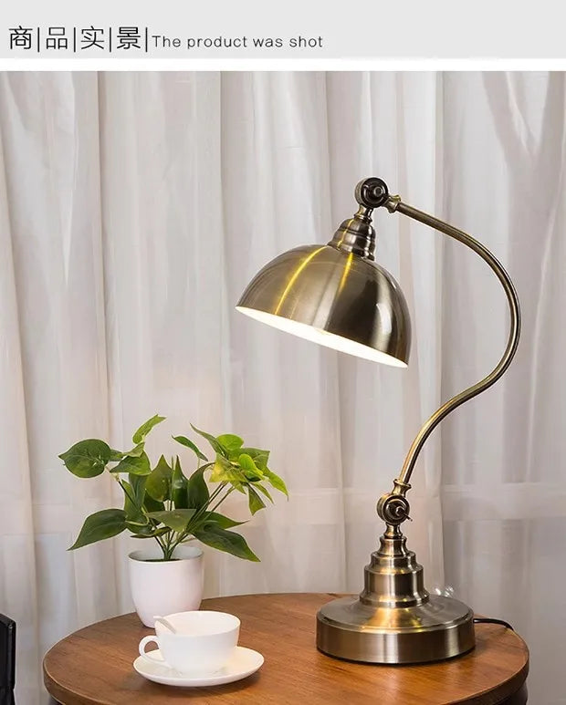 Luminária de Mesa Americana Ferro Forjado Bronze – Sala e Escritório