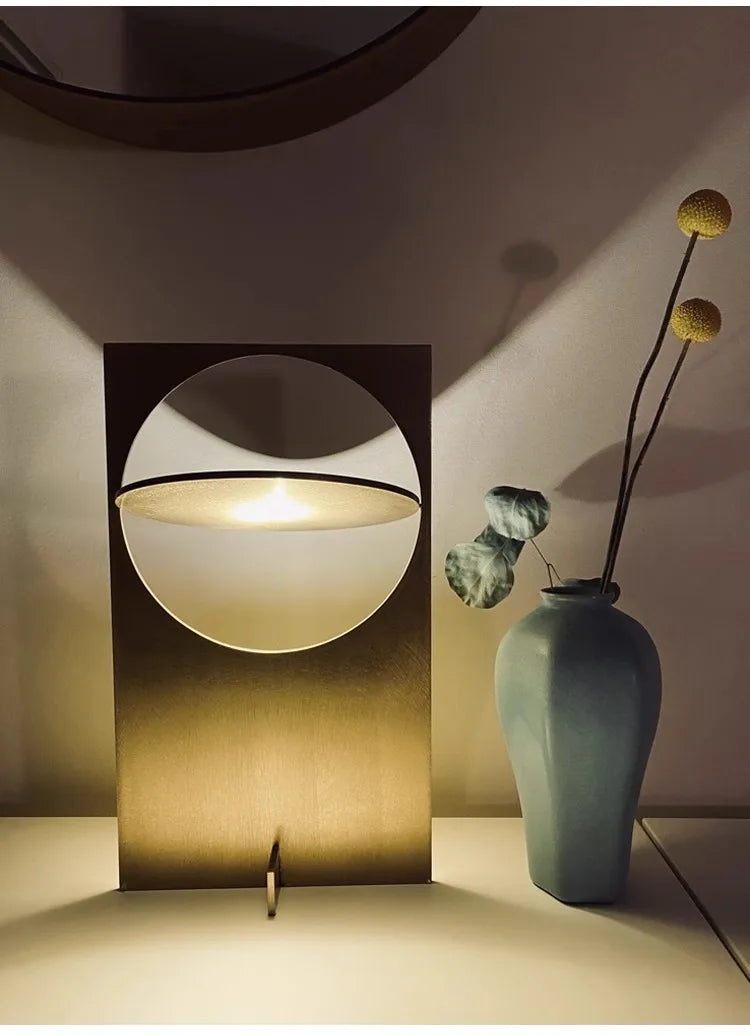 Luminária de Mesa Pôr do Sol Minimalista – Atmosfera de Luxo para Quarto