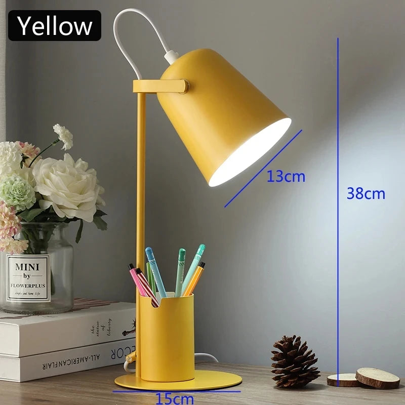 Luminária de Mesa LED com Porta-Caneta e Proteção Ocular – Design Nórdico
