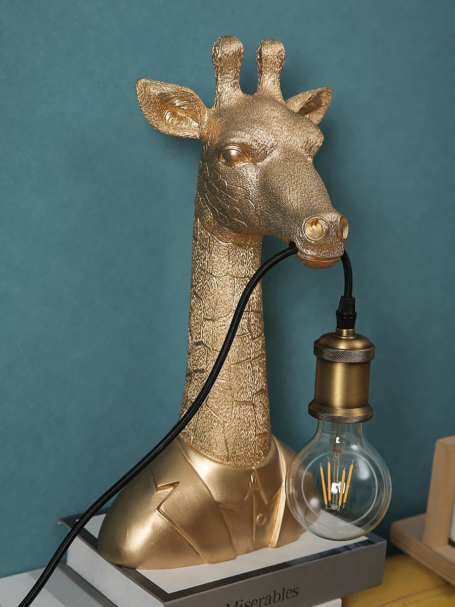 Luminária de Mesa Girafa Resina LED E27 – Decoração Dourada e Infantil