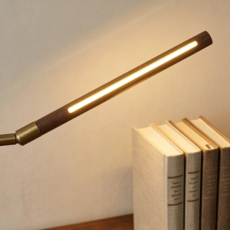 Luminária de Mesa COB Madeira USB com Ângulo Ajustável – Minimalista