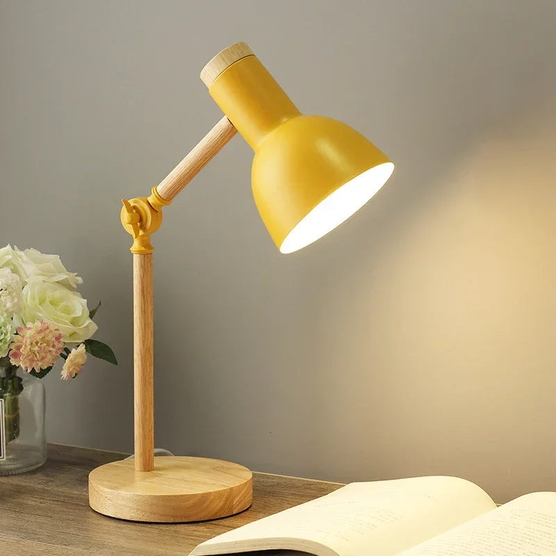 Luminária de Mesa Madeira Nórdica LED Giratória – Leitura e Decoração