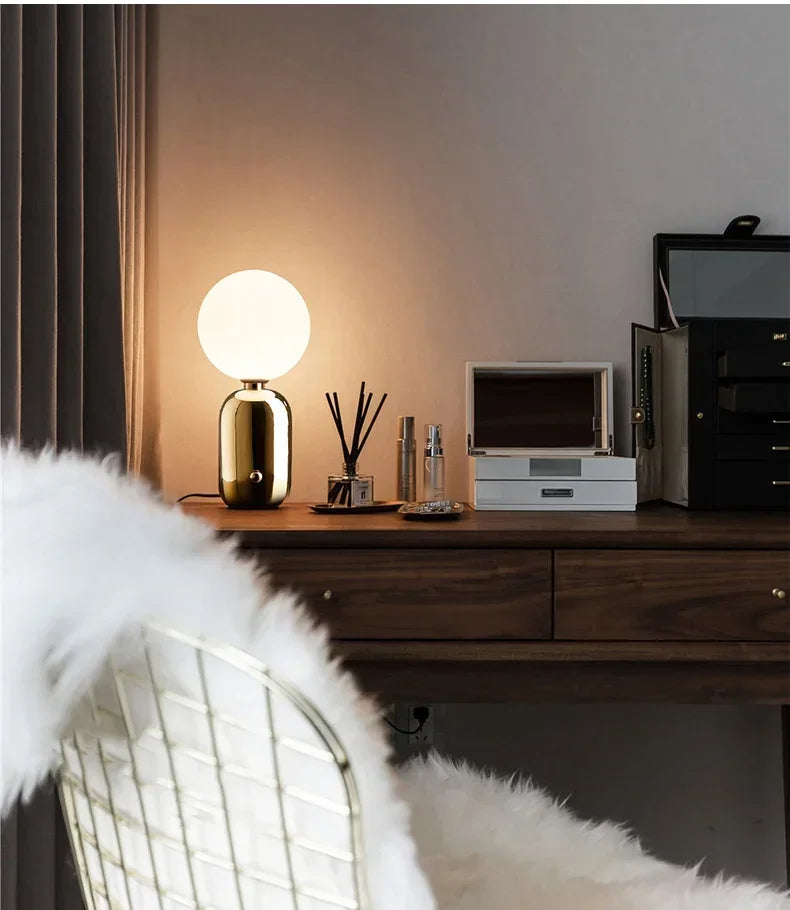 Luminária de Mesa Nórdica em Vidro Alto Padrão – Quarto e Sala