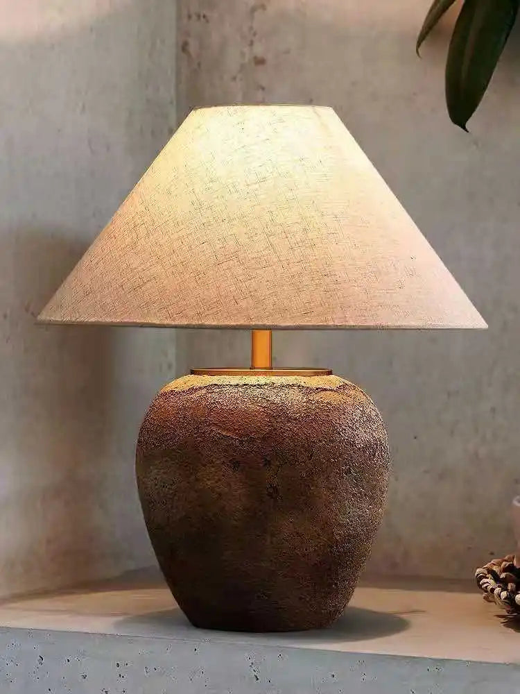 Abajur Avsiia - Ceramica Artesanal e Linho - cabeceira wabi-sabi