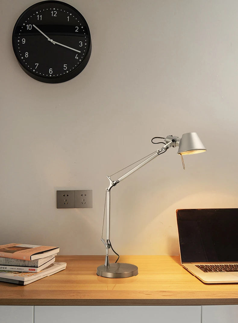 Luminária de Mesa Alumínio Cromado E27 Ângulo Regulável – Quarto e Escritório