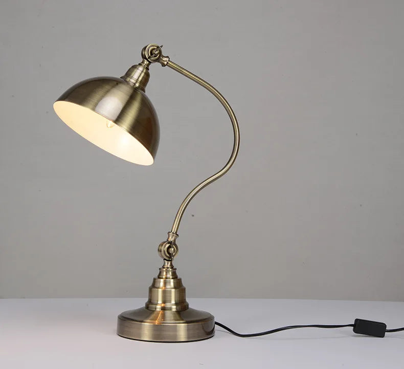 Luminária de Mesa Americana Ferro Forjado Bronze – Sala e Escritório