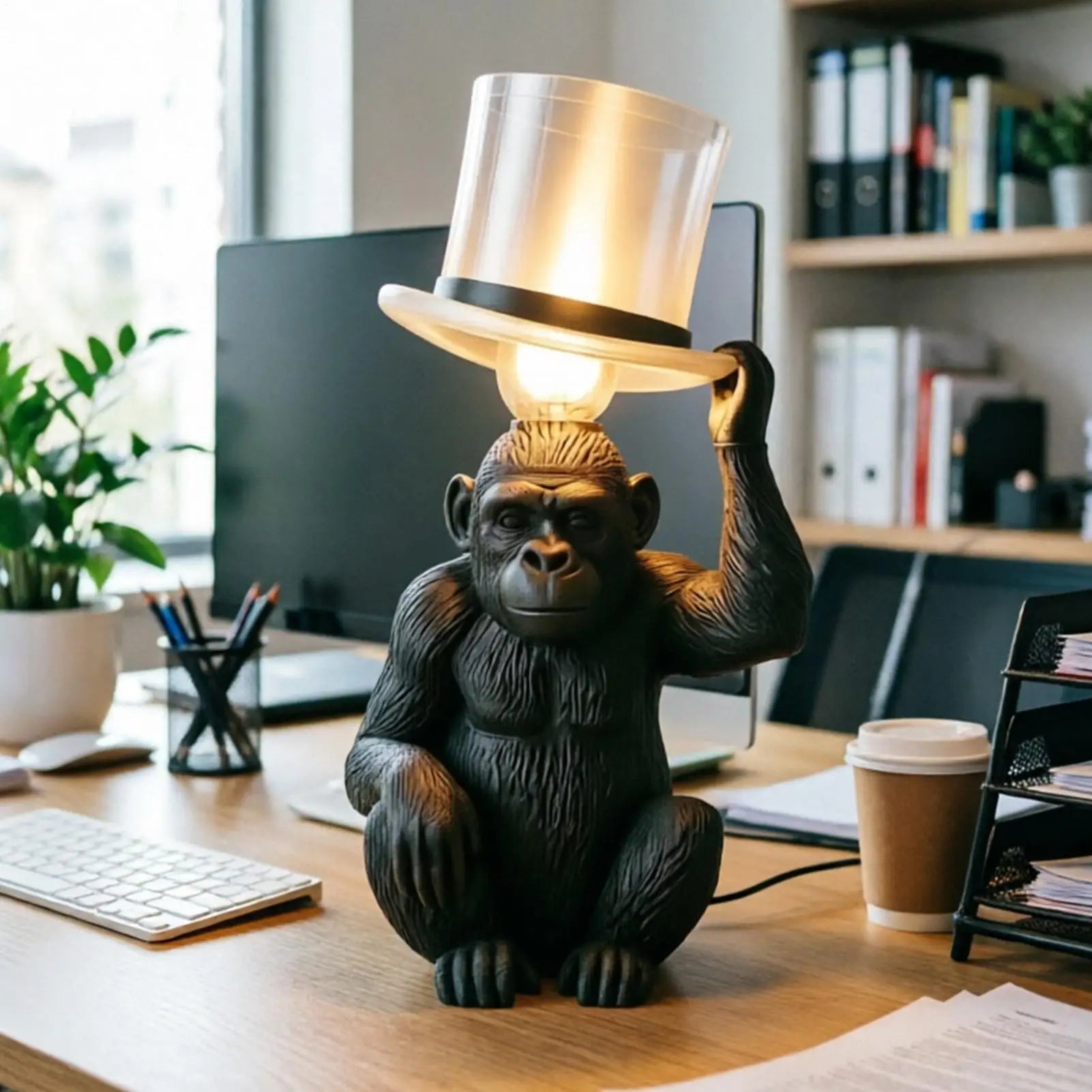 Luminária de Mesa Macaco Cartola Resina – Presente Criativo e Decoração