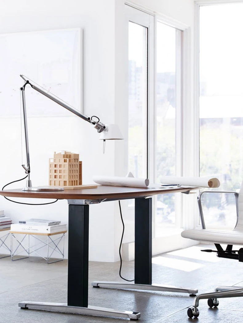 Luminária de Mesa Alumínio Cromado E27 Ângulo Regulável – Quarto e Escritório