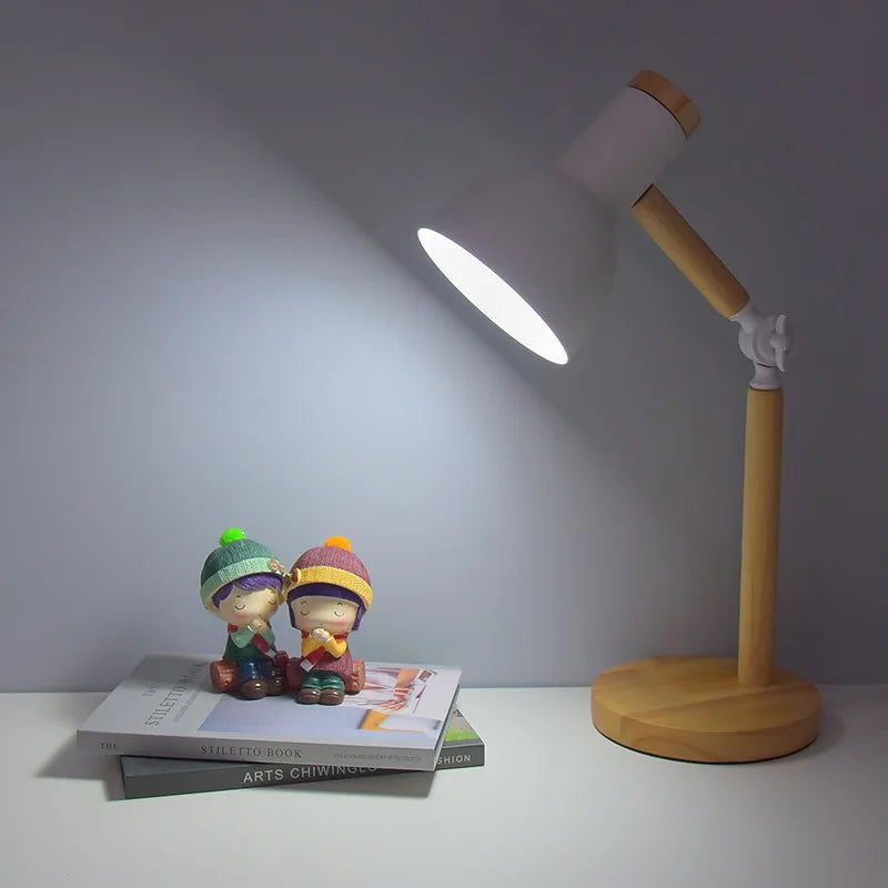 Luminária de Mesa Madeira Nórdica E27 Altura Regulável – Proteção Ocular