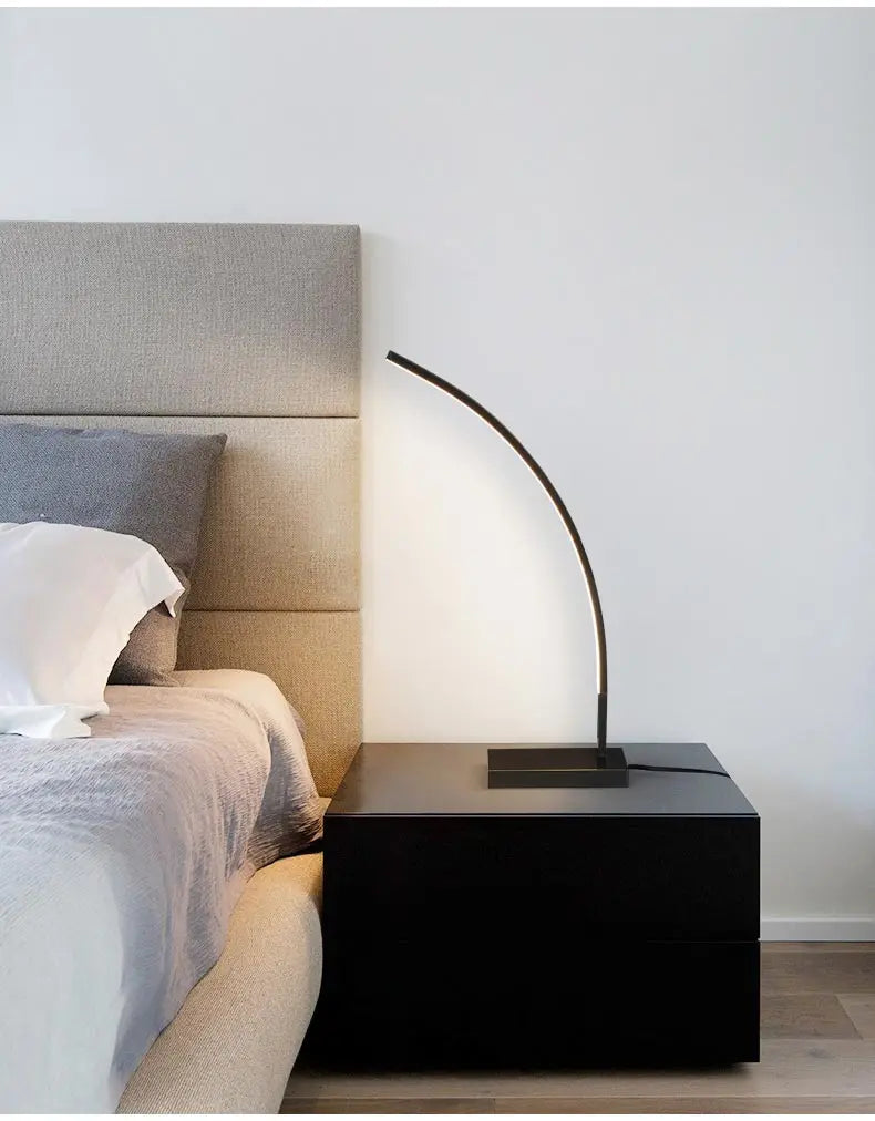 Luminária de Mesa Cobre Real com Cúpula Tecido LED – Quarto e Sala