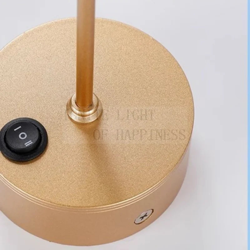 Spot LED Recarregável para Joalheria e Vitrine – Metal Dourado