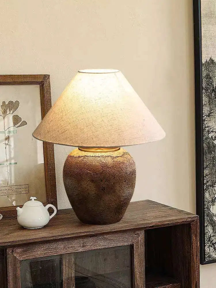 Abajur Avsiia - Ceramica Artesanal e Linho - cabeceira wabi-sabi