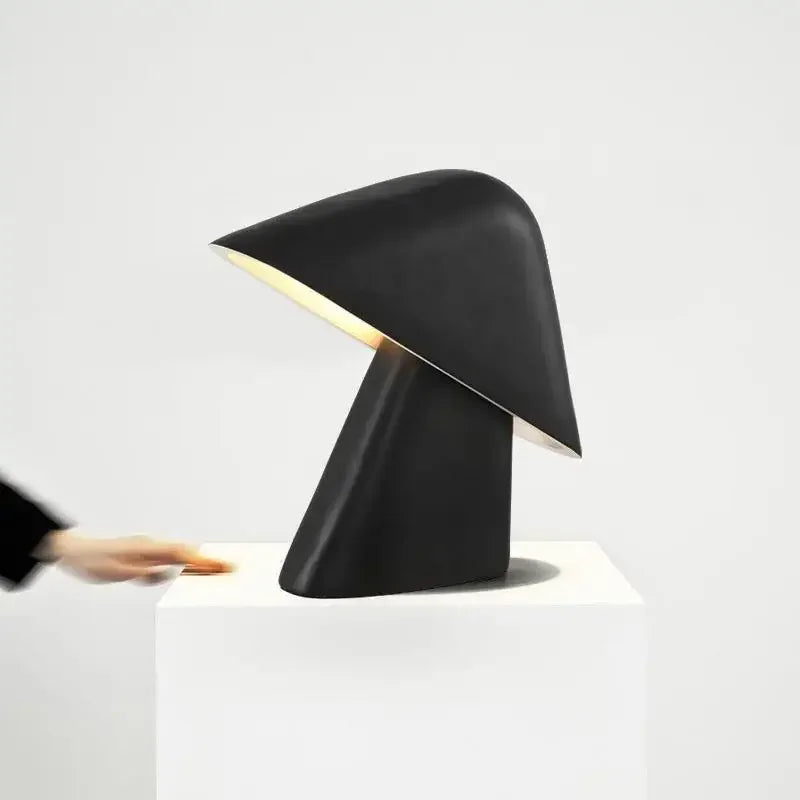 Luminária de Mesa Resina LED Minimalista Designer – Quarto, Sala e Estudo