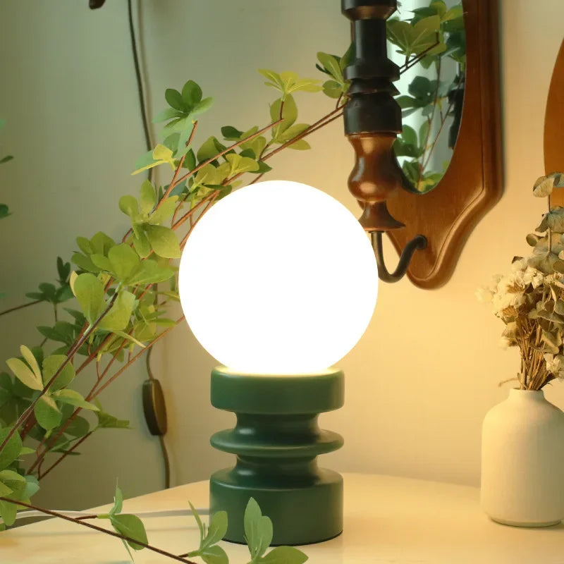 Luminária de Mesa Madeira e Vidro Retrô – Atmosfera Aconchegante para Quarto