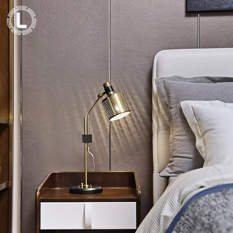 Luminária de Mesa Americana Retrô Dourada – Quarto, Sala e Escritório
