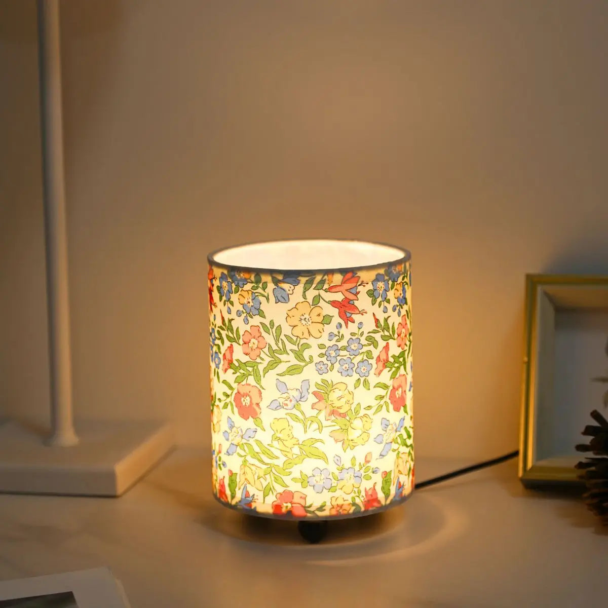 Luminaria de Mesa Avroina - Linho Natural - aparador escultural