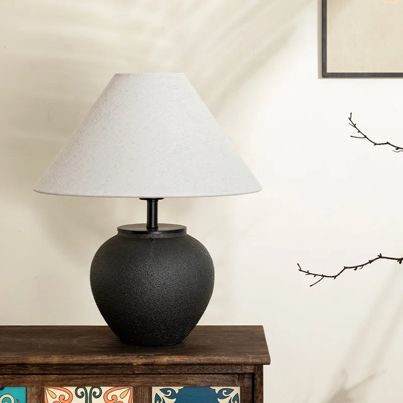 Abajur Avsie - Ceramica Artesanal e Linho - sala de estar japandi
