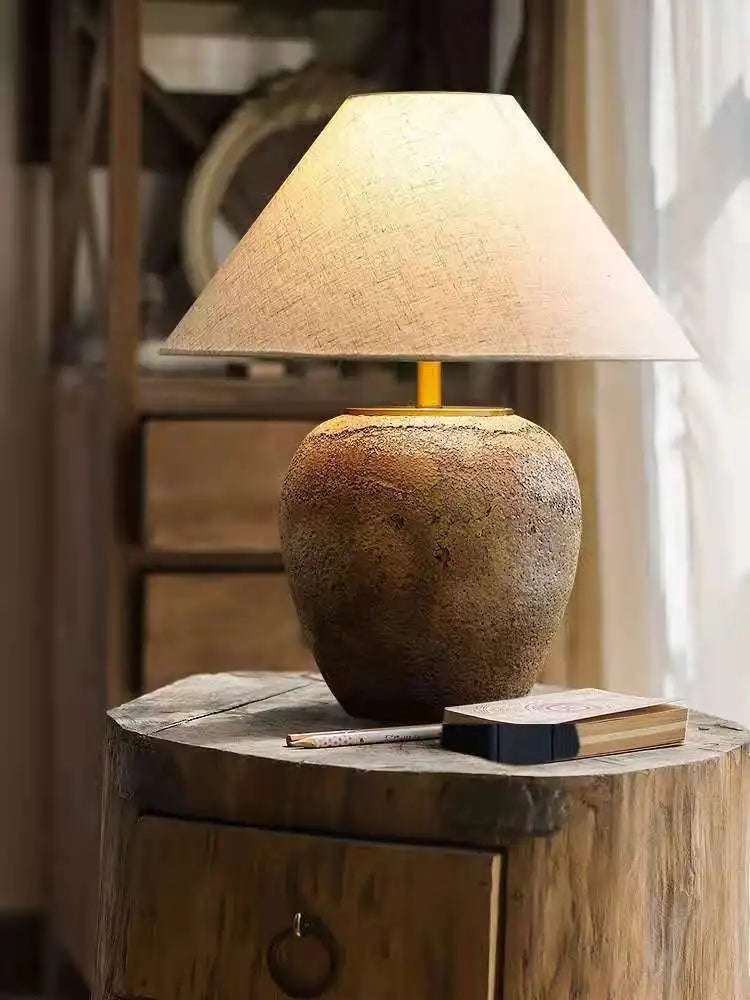 Abajur Avsiia - Ceramica Artesanal e Linho - cabeceira wabi-sabi