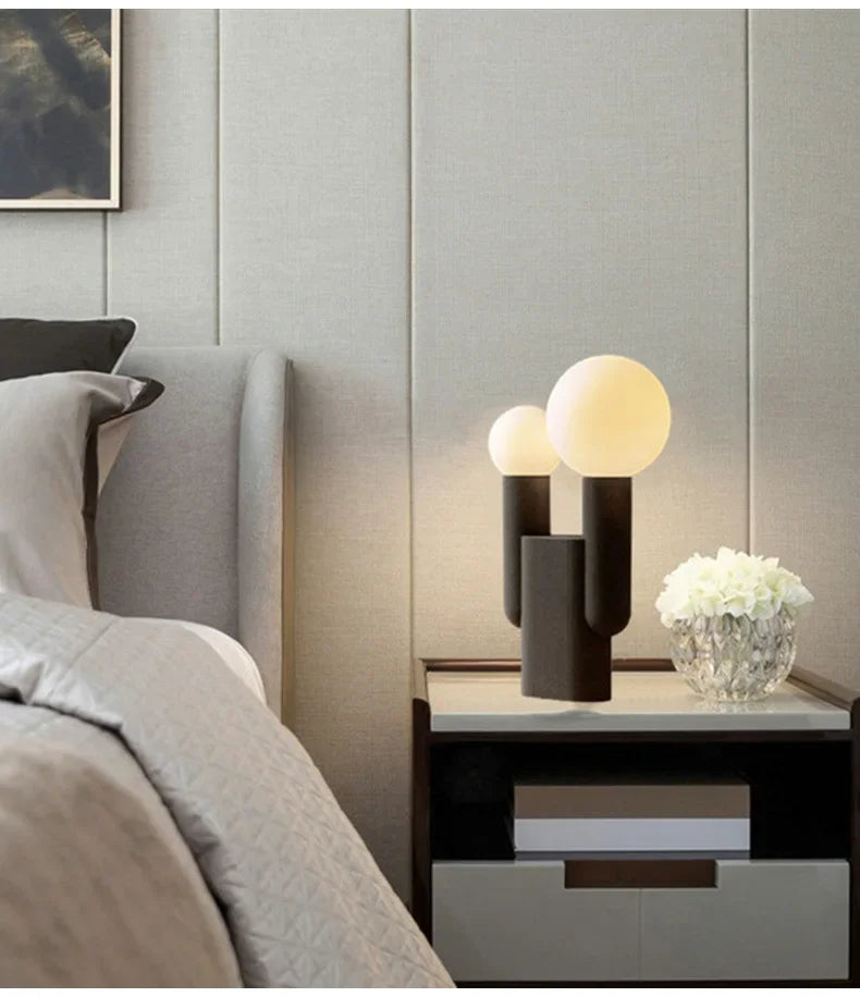 Luminária de Mesa Pós-Moderna LED Resina Dupla Esfera – Luxo Nórdico