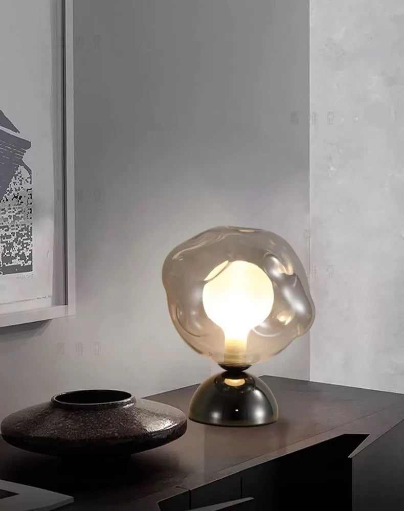 Luminaria de Mesa Armiora - Vidro Texturizado e Metal Escovado - cabeceira escultural