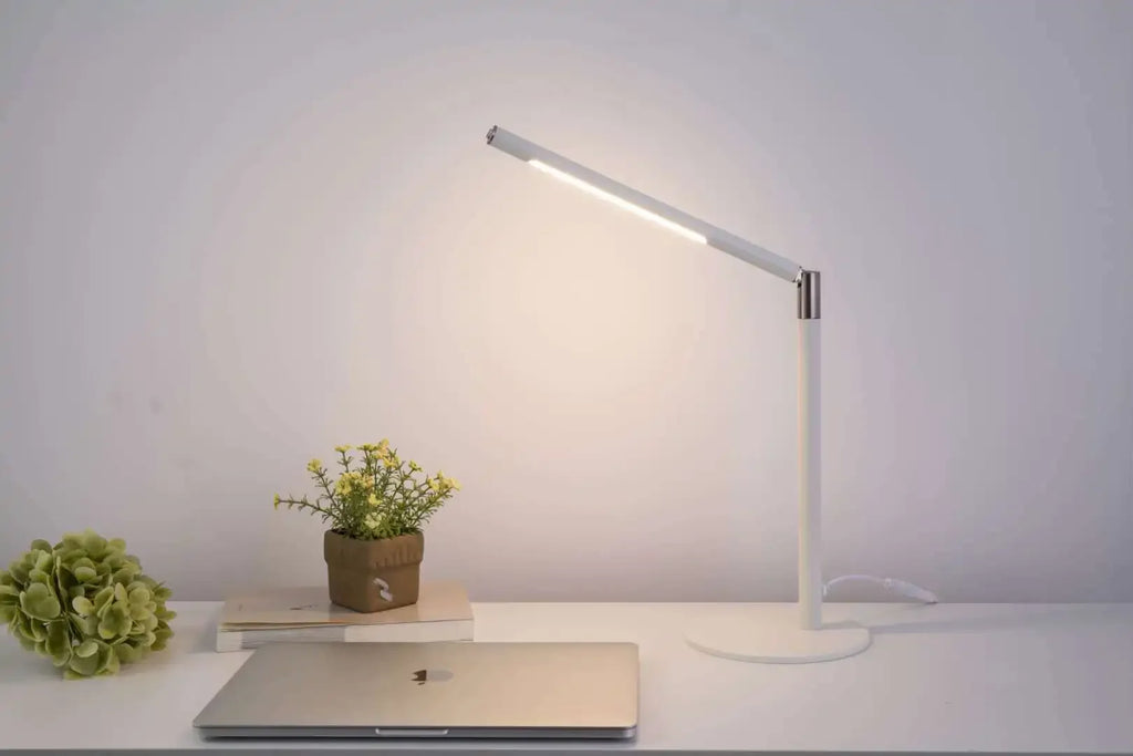 Luminaria de Mesa Arloena - Metal Escovado - home office escultural