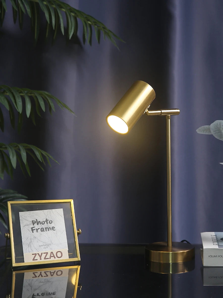 Luminária de Mesa Dourada Nórdica LED – Proteção Ocular para Escritório