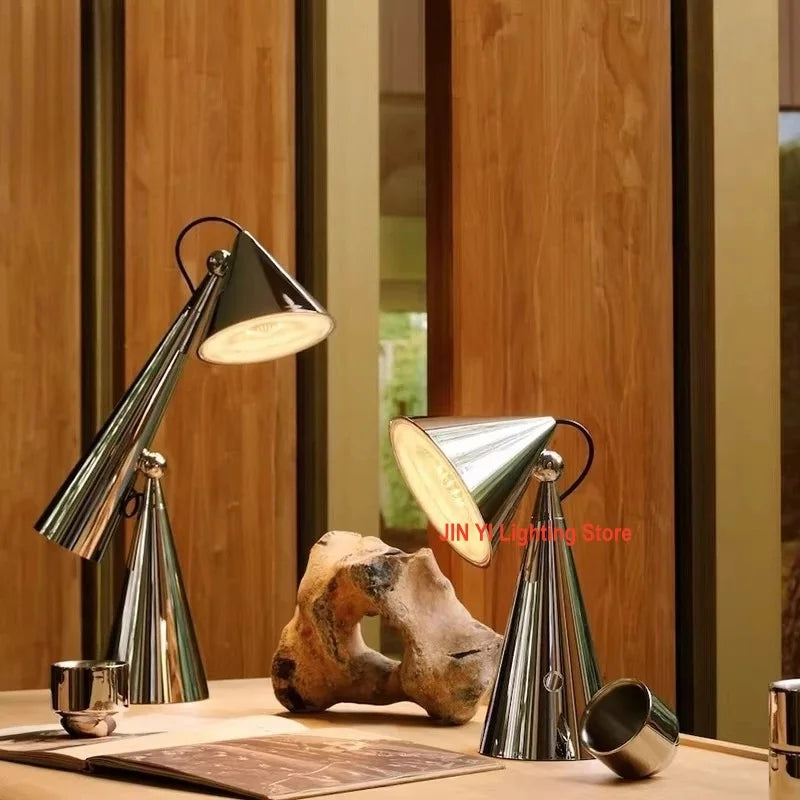 Luminária de Chão Cônica Portátil USB Nórdica – Arte para Sala e Quarto