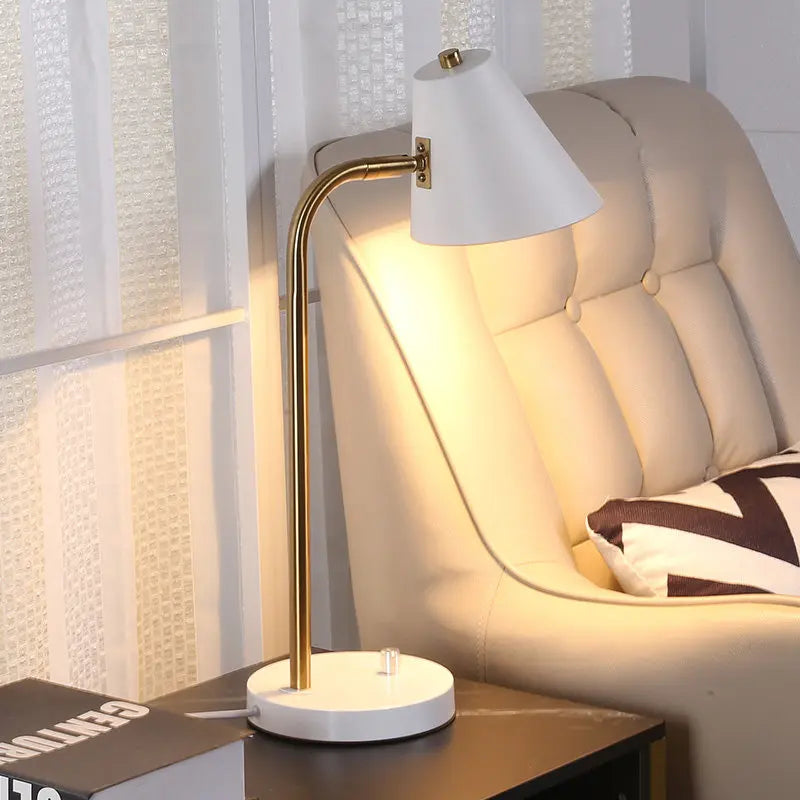 Luminária de Mesa LED Nórdica Proteção Ocular – Cabeceira e Estudo