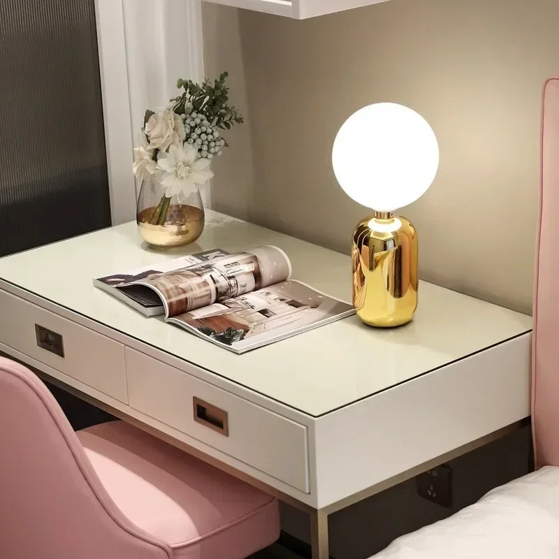 Luminária de Mesa Nórdica em Vidro Alto Padrão – Quarto e Sala