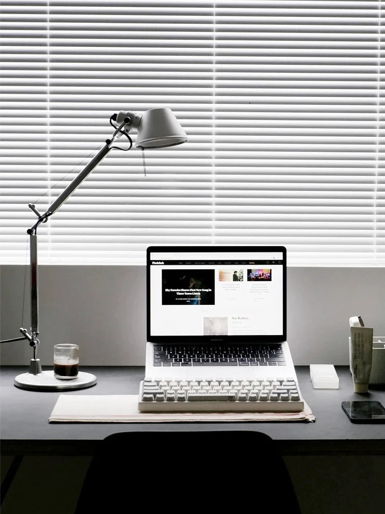 Luminária de Mesa Dobrável Braço Retrátil – LED Proteção Ocular Escritório