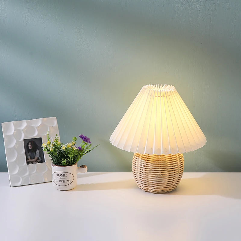 Luminaria de Mesa Avdiia - Rattan e Linho - home office boho natural