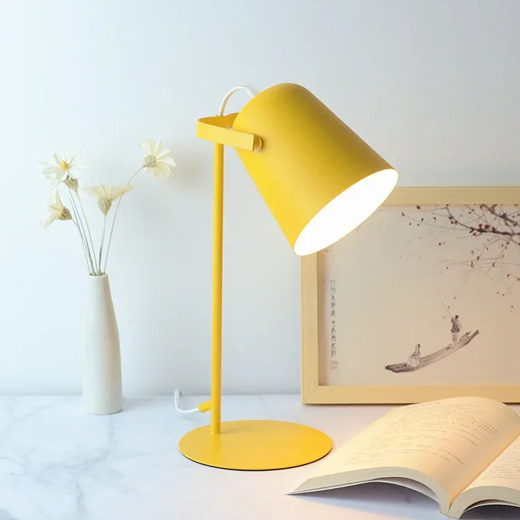 Luminária de Mesa LED Nórdica Preta para Estudo – Dormítorio e Home Office