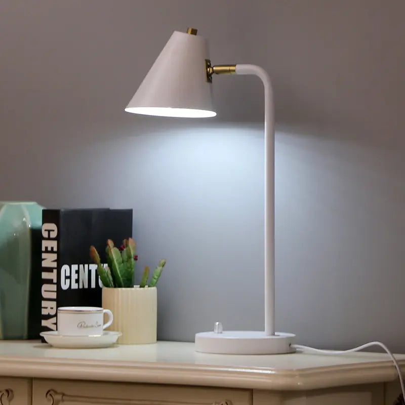 Luminária de Mesa LED Nórdica Proteção Ocular – Cabeceira e Estudo
