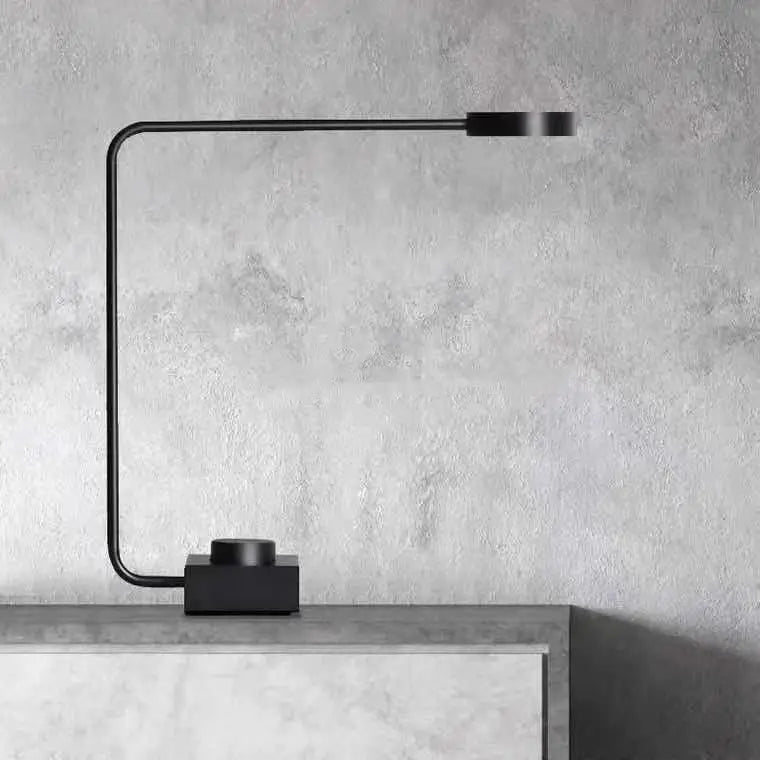 Luminária de Mesa Italiana Dimmável LED – Minimalista para Cabeceira