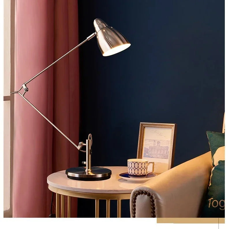 Luminária de Mesa Braço Articulado Alumínio Flexível com Lâmpada E27 LED