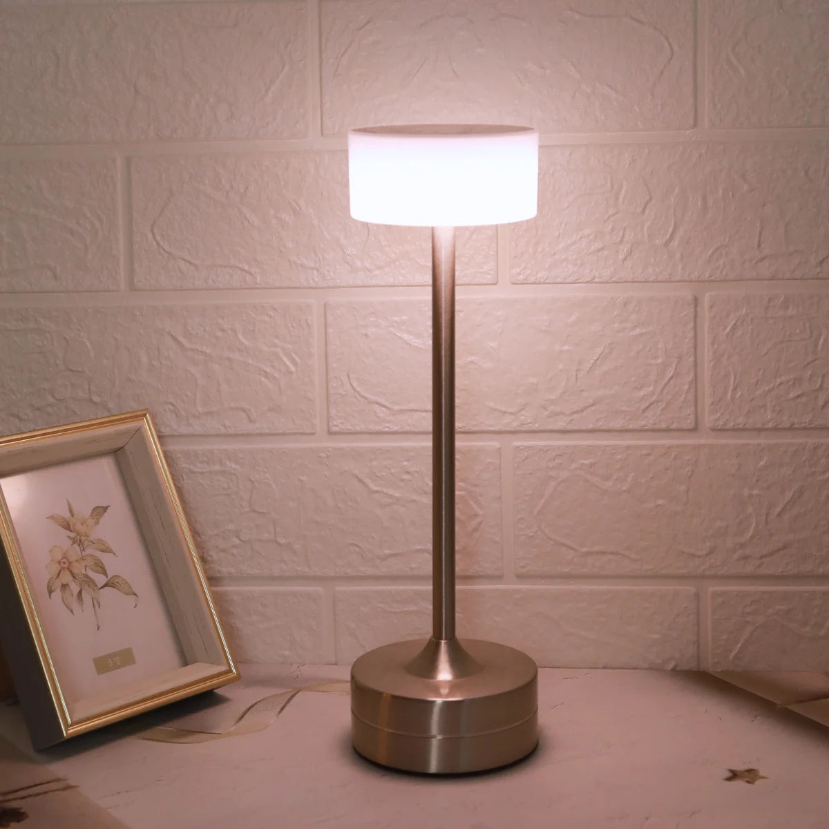 Luminária de Mesa Haltere USB Touch 3 Cores – Minimalista para Quarto e Escritório